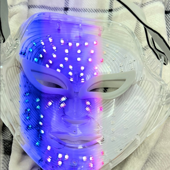White LED Facial Mask - Picture 6 of 7